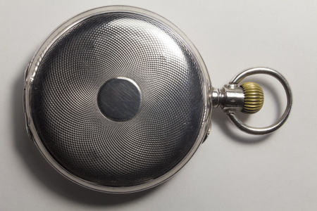 古董手表银金属制成的