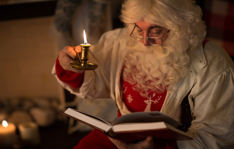 圣诞老人读的书