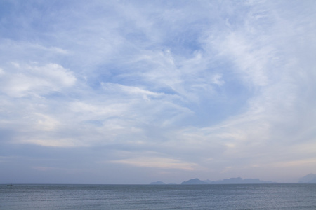 夏天风景的海和水的天空