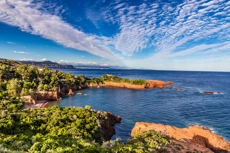 Esterel 地块法国里维埃拉，法国的红色岩石