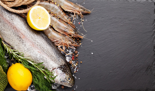 新鲜的生海食品用香料图片