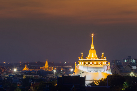 黄金山寺在日落最具有里程碑意义的曼谷泰国旅行
