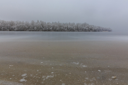 湖上的寂寞 island.ice