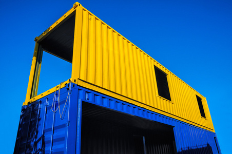 蓝色和黄色的货物集装箱图片