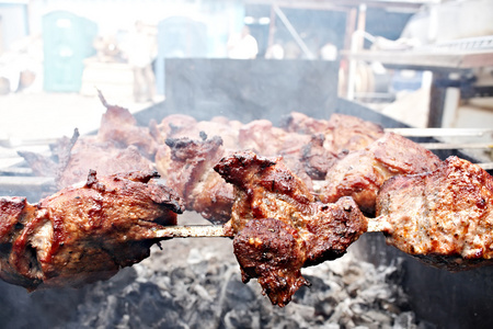 在烤架上的肉