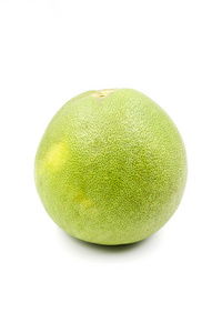 孤立在白色背景上的绿色柚柑橘类水果