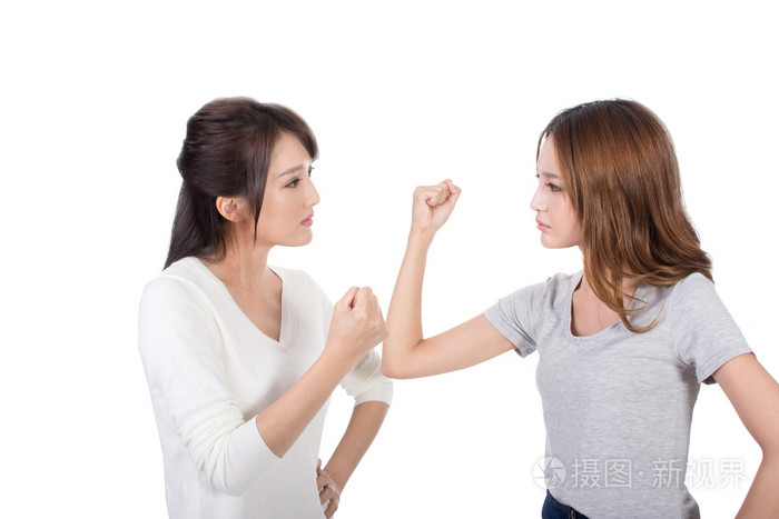 两个女人争执