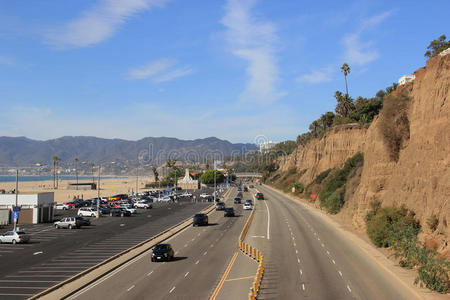 美丽的风景圣莫尼卡海滩和太平洋海岸公路在南加州，美国。