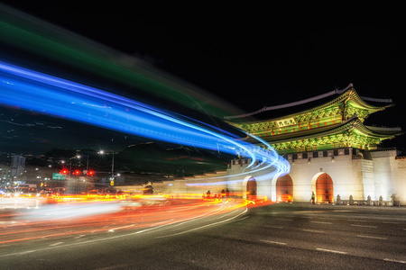 景福宫采取在夜间