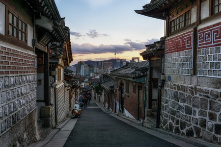 在日落时北村韩屋村