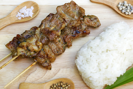烤猪肉与糯米 泰式食物