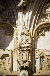 拱的哥特式风格的大教堂的数字