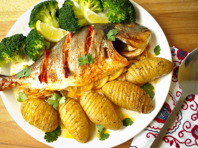 新鲜的鱼美食大餐股票图像
