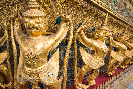 在帕雅寺的泰国揭路荼雕像 克拉，泰国的状态标志