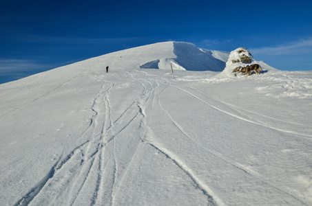 冬天的雪绑定顶景观