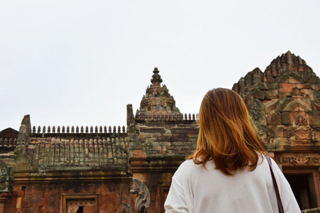 泰国 phanom rung stone 城堡的旅行者