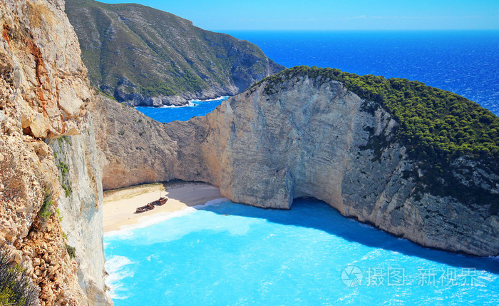 美丽的田园视图 navagio 海滩-沉船在希腊扎金索斯岛上