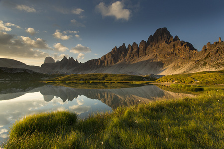 美丽的风景，靠近国家公园 Tre 犯罪 di Lavaredo