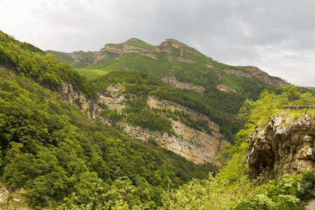 高加索山脉。5 月在卡巴尔达Balkaria.The 北 Caucasus.Russia