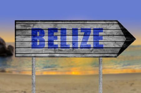 伯利兹木标志与海滩背景图片