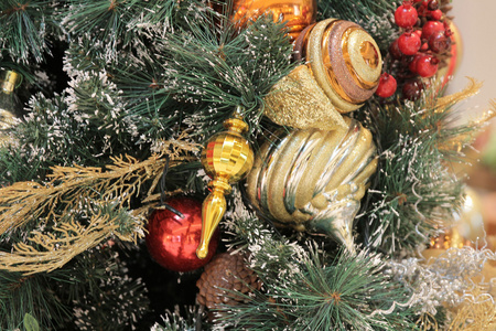 装饰圣诞树与装饰品