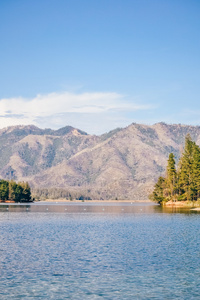 镇湖在北加州，大约在 2011 年夏季美国北加州 美国2011 年前后 自然风景