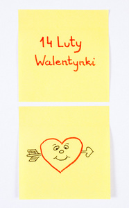情人节的象征画在纸上，波兰语铭文 14 日情人节，爱的象征