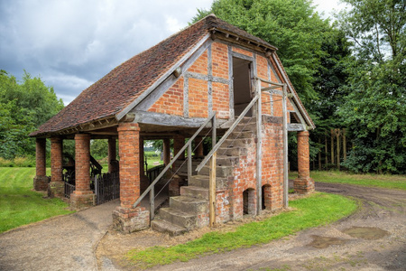 木材框架和砖粮仓英格兰