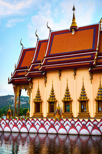 泰国神庙。 佛教宝塔瓦普莱拉姆。 风景名胜