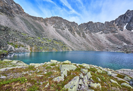 高山湖泊体育及格