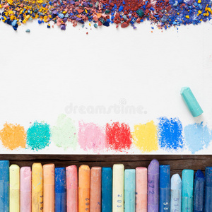 创造力 艺术家 粉笔 油漆 柔和的 彩虹 凌乱 灰尘 绘画