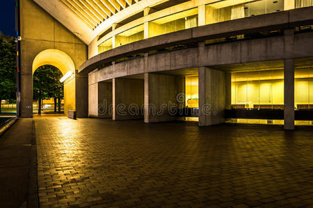 晚上的反射厅，在马萨诸塞州波士顿的基督教科学广场。