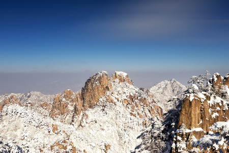 黄山山冬季的雪场景