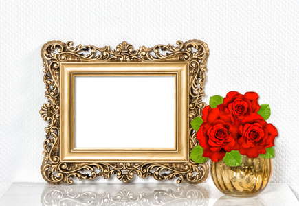 金色的图片框架红玫瑰花朵。复古装饰