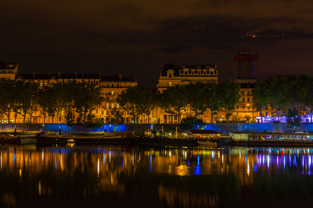 城市景观的里昂，法国在晚上