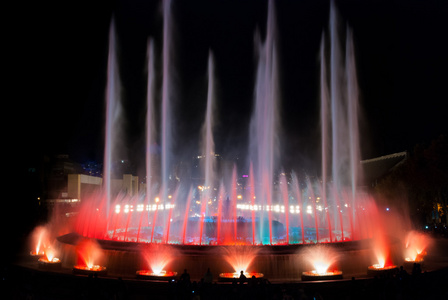 晚上的时间,在巴塞罗那,西班牙在魔法喷泉