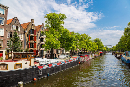 阿姆斯特丹的运河和小船，荷兰，荷兰
