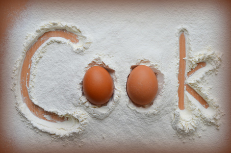 面粉和两个鸡蛋题字厨师