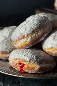 Paczki 含糖的自制甜甜圈