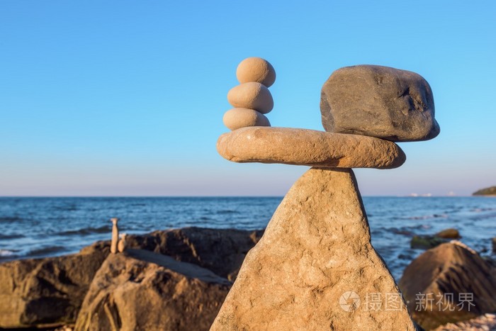 平衡力海滩石头