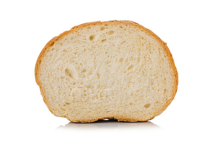在白色背景上的传统面包