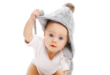 灰色头像可爱的小宝宝针织帽子白色背景上