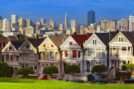 彩绘仕女在阿拉莫广场，San Francisco著名地标