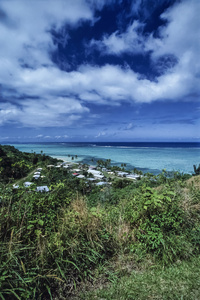 斐济群岛，斐济岛太平洋电影扫描和海上的一个小村庄的视图