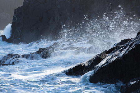 海浪在岸上