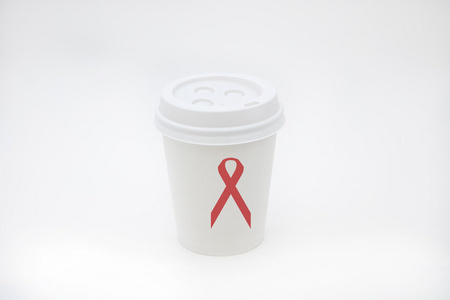 白色一次性旅行咖啡杯红丝带