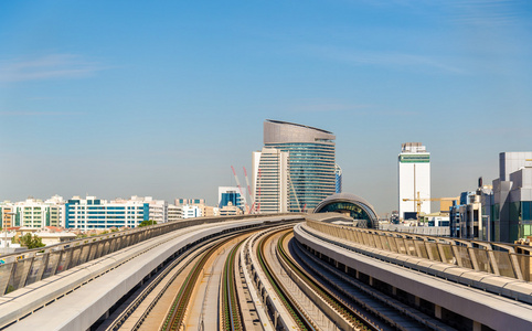 在迪拜红地铁二号线的视图