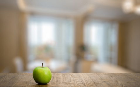 成熟的苹果，木制的桌子上