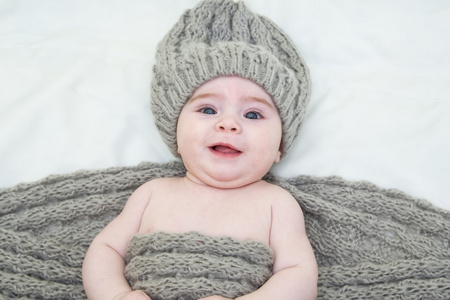 针织帽子初生女婴