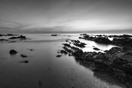 丁加奴潘达克海滩日出海景。由于长时间曝光而产生的软对焦。自然成分